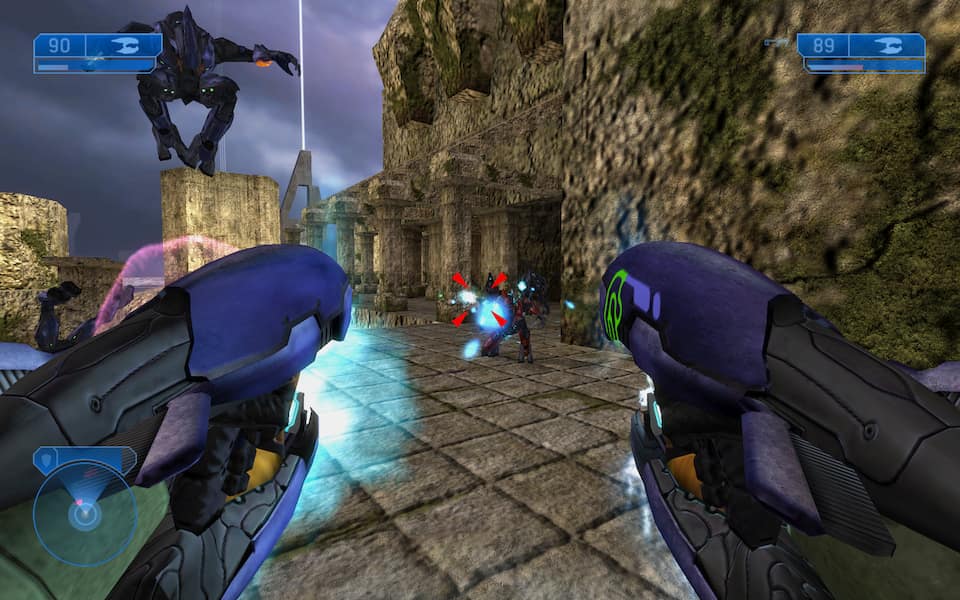 Screenshot of Halo 2, showing a fight